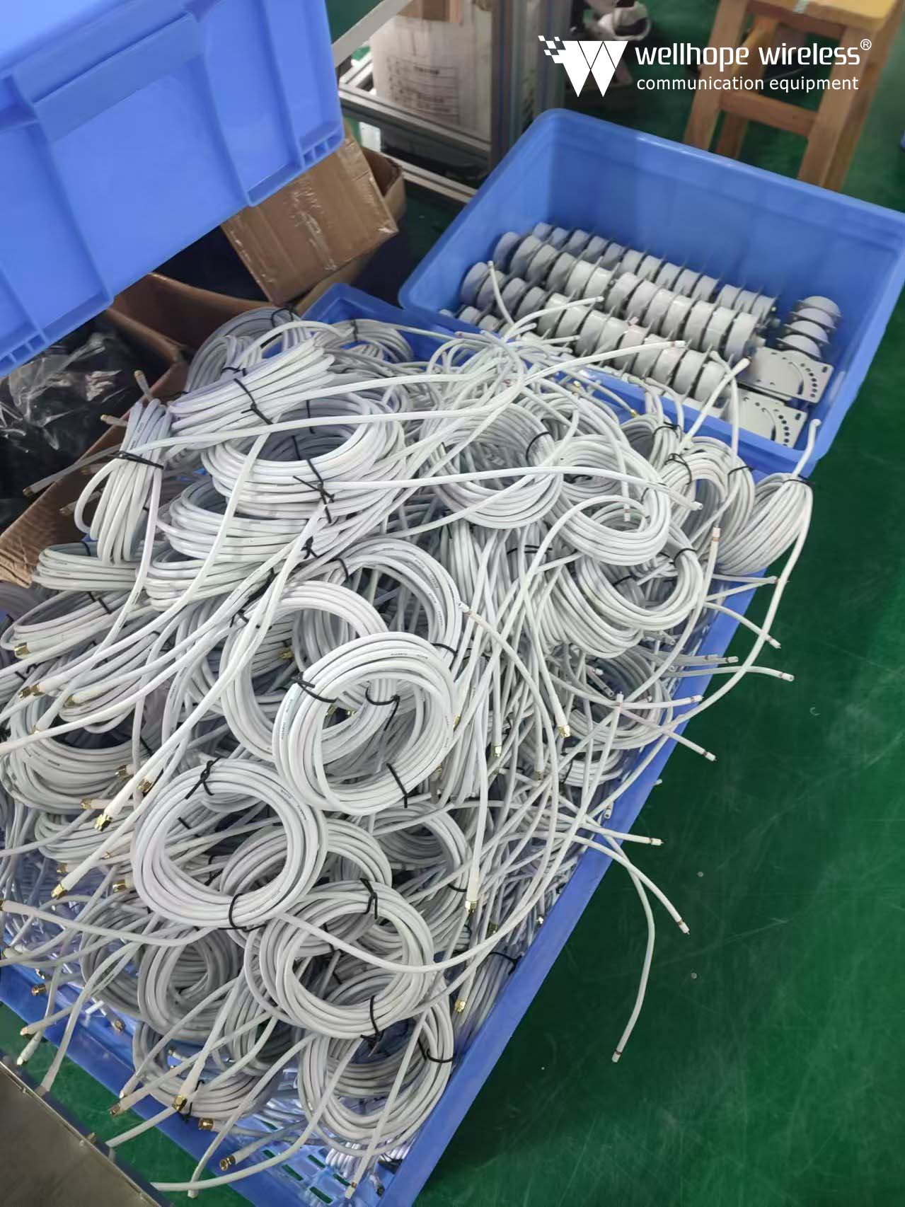 2024-9-11 5G 698-3800MHz antena omni WH-4G-MM6x2 1000PCS dalam proses